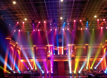 Mẹo Về Sử Dụng Màu Sắc, Ánh Sáng, Âm Nhạc Và Trang Trí Để Tạo Không Gian Sự Kiện Độc Đáo Cà Hấp Dẫn Trong Tổ Chức Sự Siện