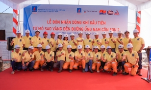 LỄ ĐÓN NHẬN DÒNG KHÍ ĐẦU TIÊN TỪ MỎ SAO VÀNG ĐẾN ĐƯỜNG ỐNG NAM CÔN SƠN 2