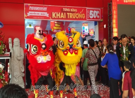 TẠI SAO KHAI TRƯƠNG PHẢI CÓ LÂN SƯ RỒNG