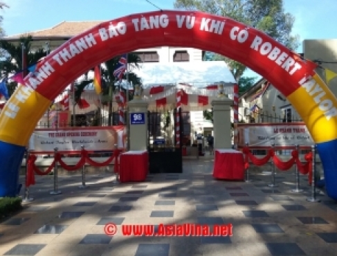 Lễ Khánh Thành Bảo Tàng Vũ Khí Cổ Robert Taylor